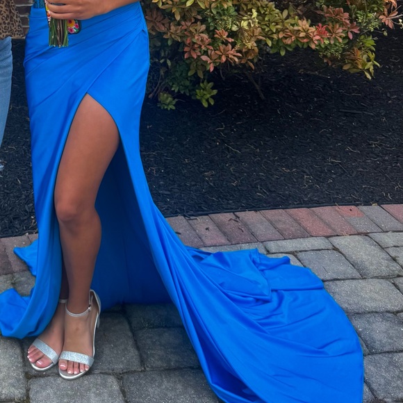Elegant Blue Strapless Dress - Picture 5 of 7